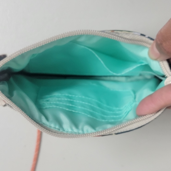 Kavu Renrose Crossbody Bag. - Picture 10 of 13